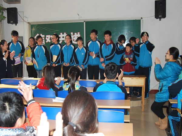 学校团委组织举办“团结共进”成语比赛