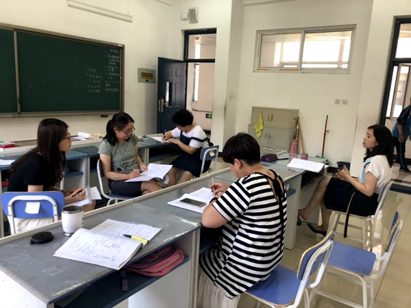学校聋小学教育部语文组开展教研活动
