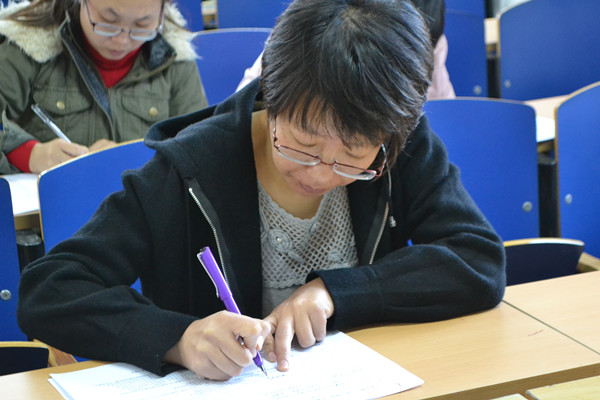 学校党支部开展主题教育知识测试