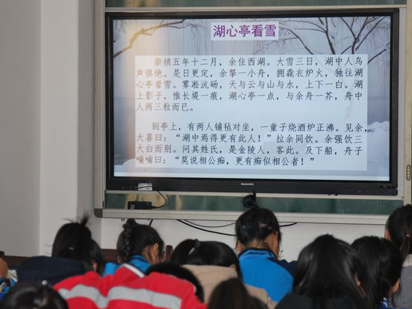 学校团委开展书法比赛活动
