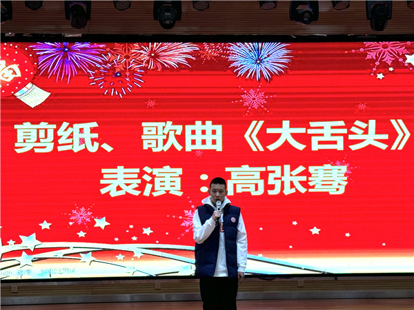 图8：高张骞同学演唱歌曲《大舌头》.jpg